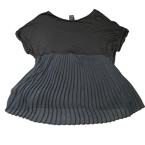 Black tshirt sheer back - Picture 3 of 4